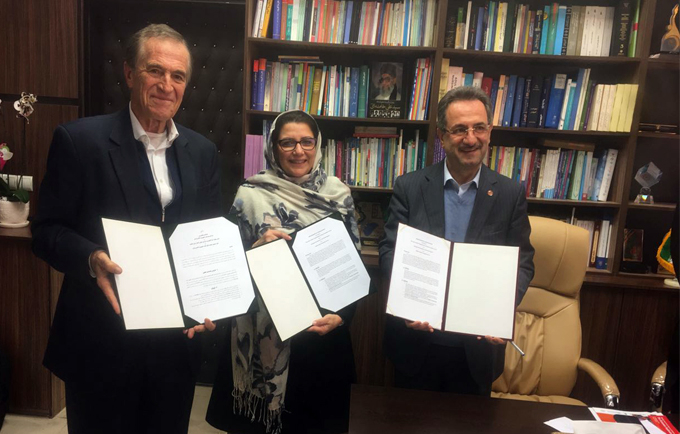 R – L : Dr. Anoushiravan Mohseni Bandpey, Deputy Minister and Head of State Welfare Organization/Ministry of Cooperatives, Labour and Social Welfare; Dr. Leila Joudane, UNFPA Representative in I.R. of Iran; Mr. Eduardo Klien, Regional Director of HelpAge 